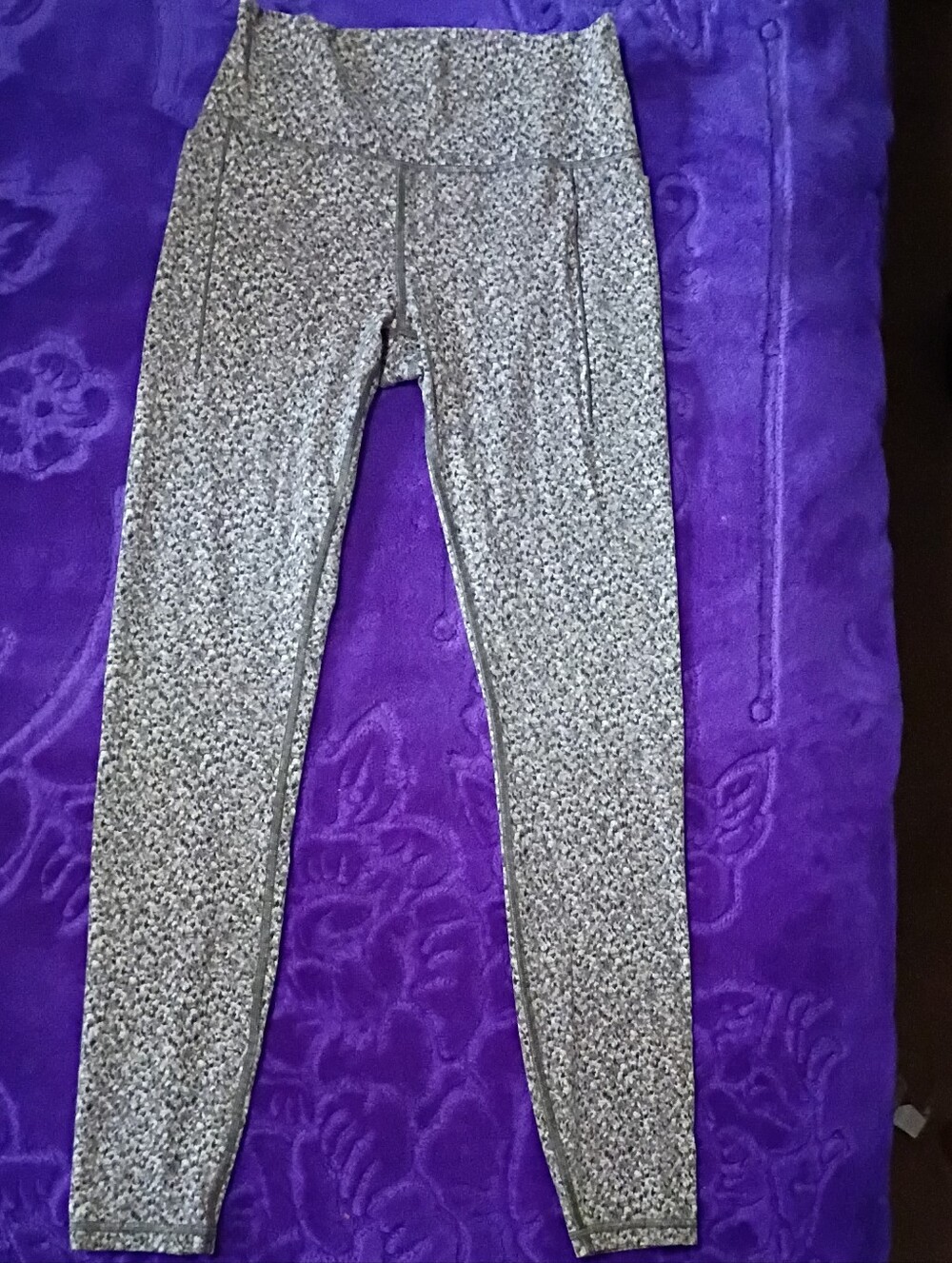Athleta Salutation Stash II Textured Tight Legging
